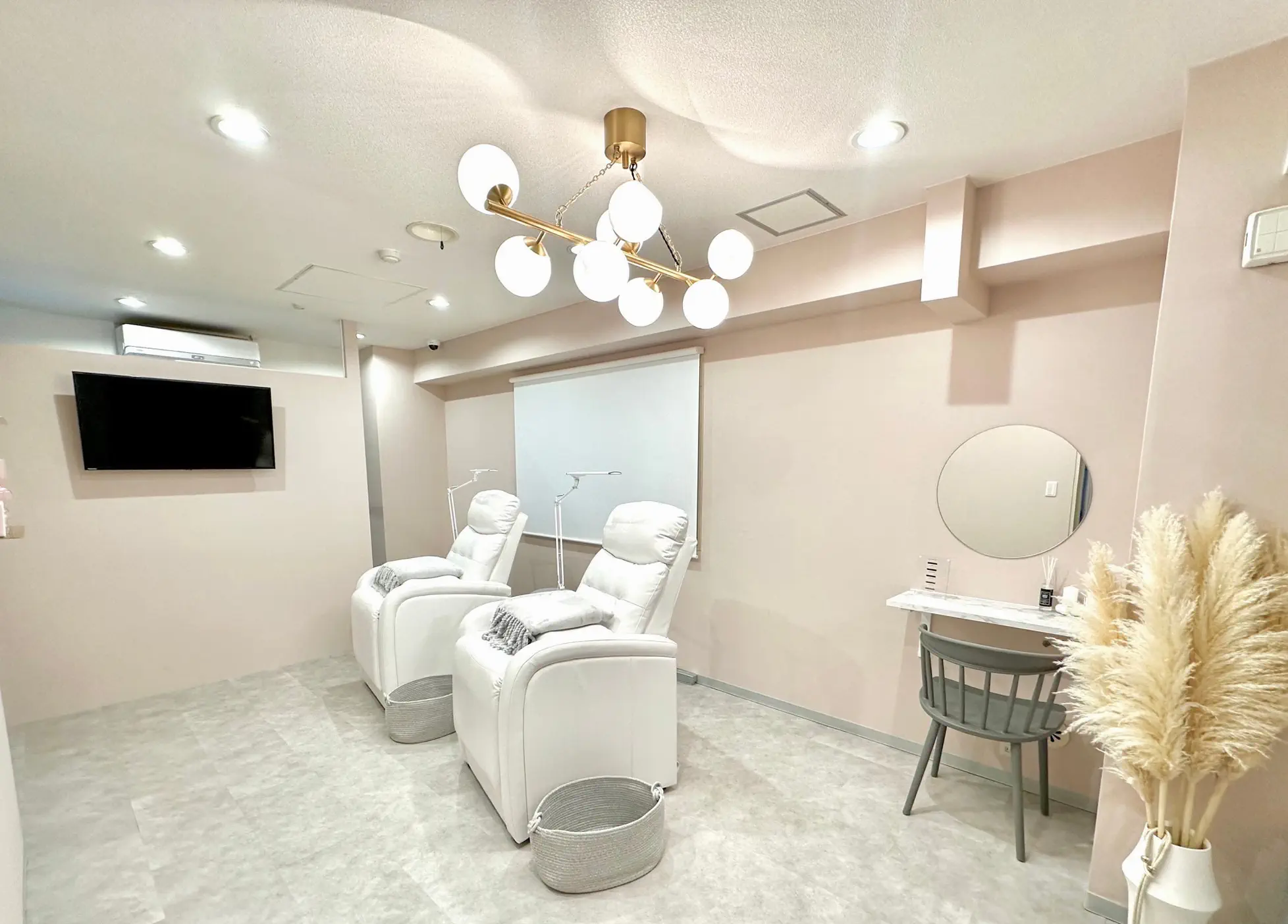 Lapis Eyelash&Nail 横浜西口 店内 1