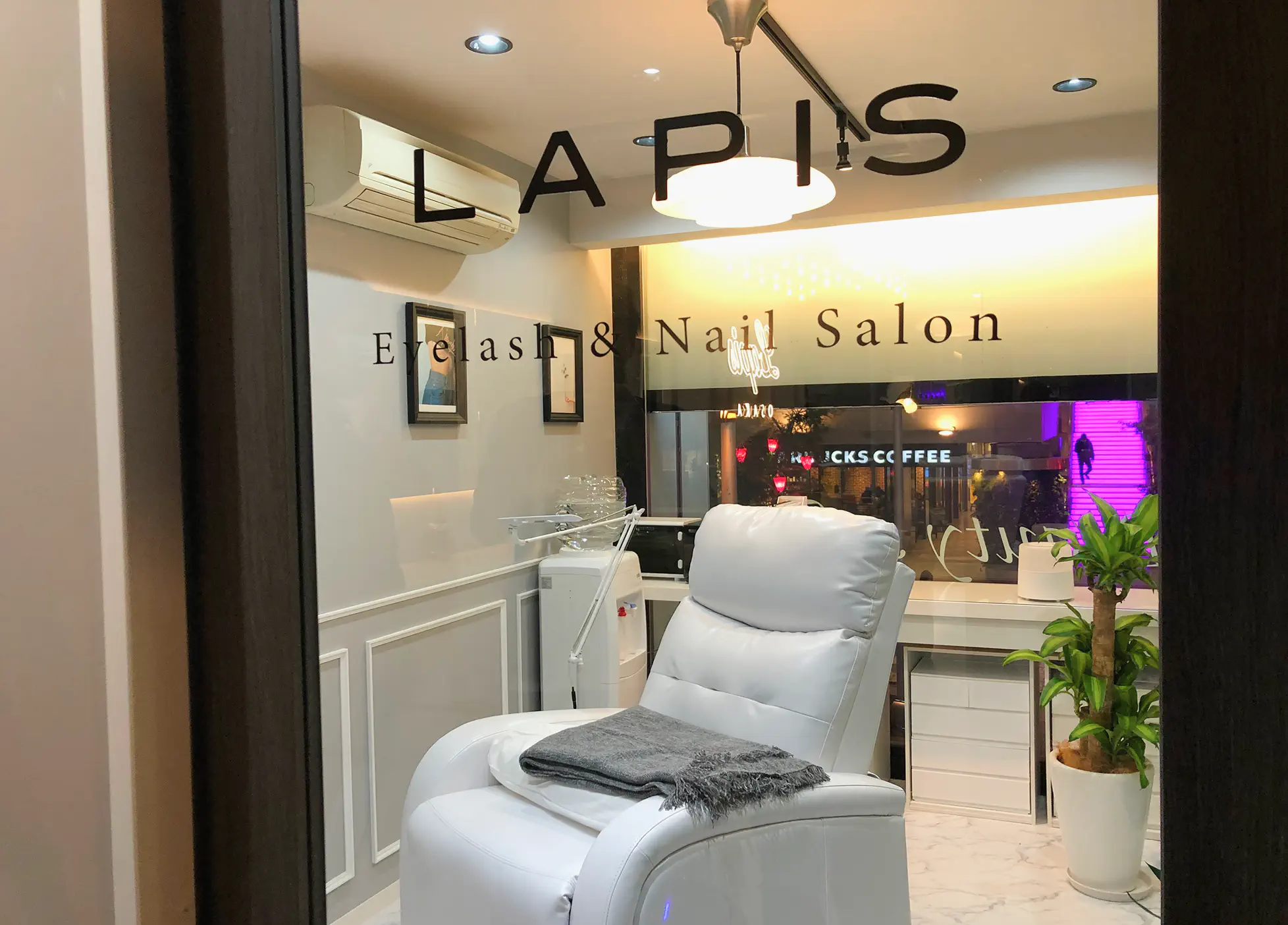 Lapis Eyelash&Nail 大阪 店内 1